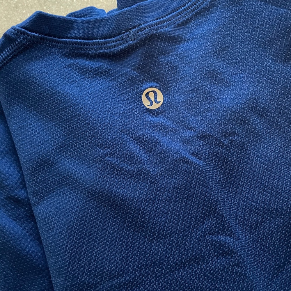 Men’s lululemon tech short sleeve shirt